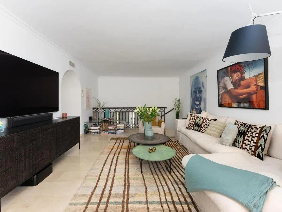 Castiglione Luxury Beachfront Duplex Penthouse 马尔韦利亚