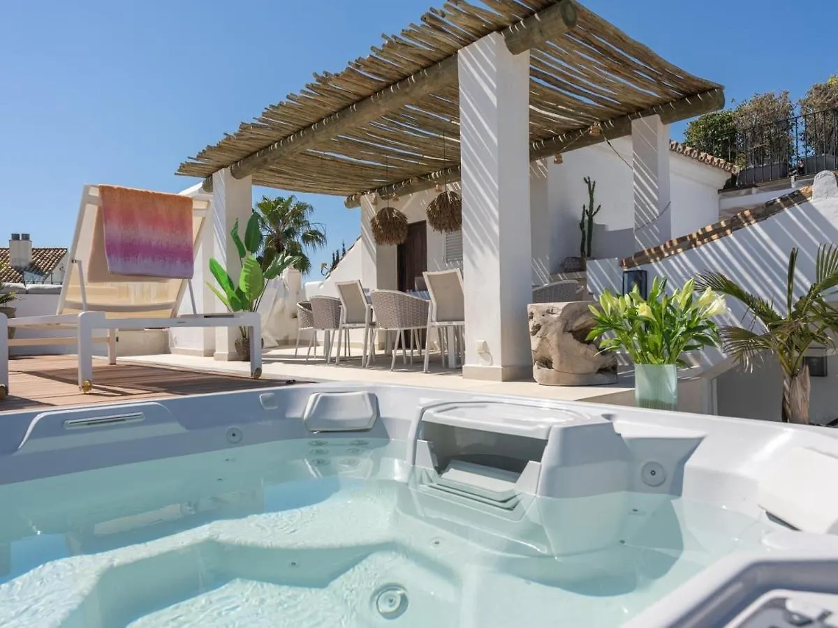 Castiglione Luxury Beachfront Duplex Penthouse 马尔韦利亚