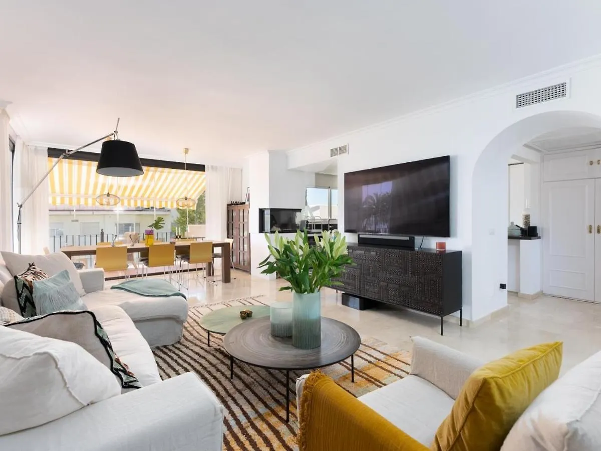 Castiglione Luxury Beachfront Duplex Penthouse 马尔韦利亚