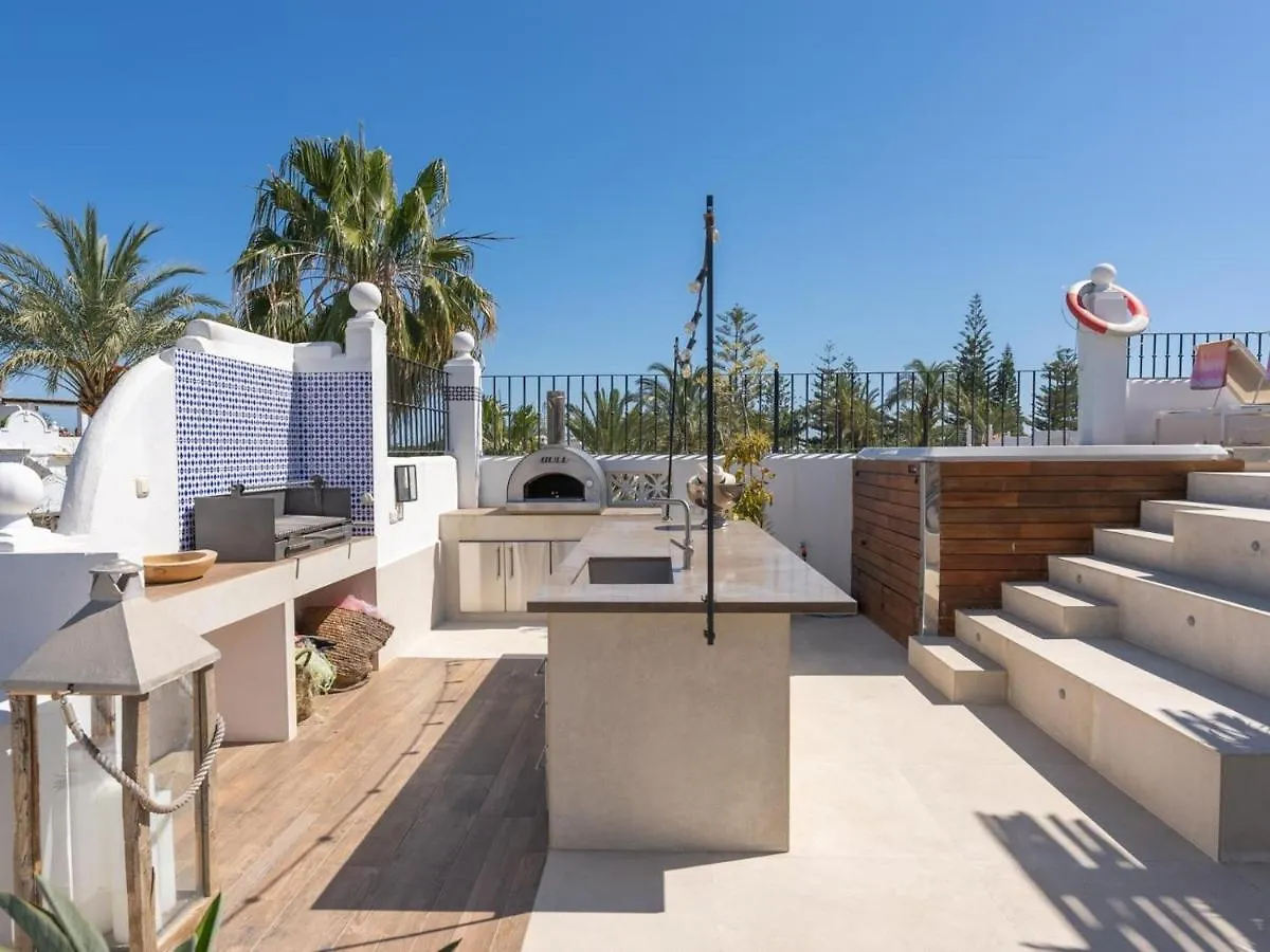 Castiglione Luxury Beachfront Duplex Penthouse 马尔韦利亚